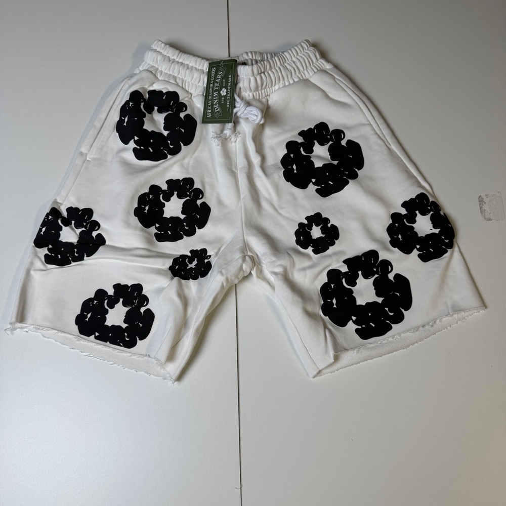 Denim Tears Shorts White Cotton Wreath Logo Streetwear Mens Unisex